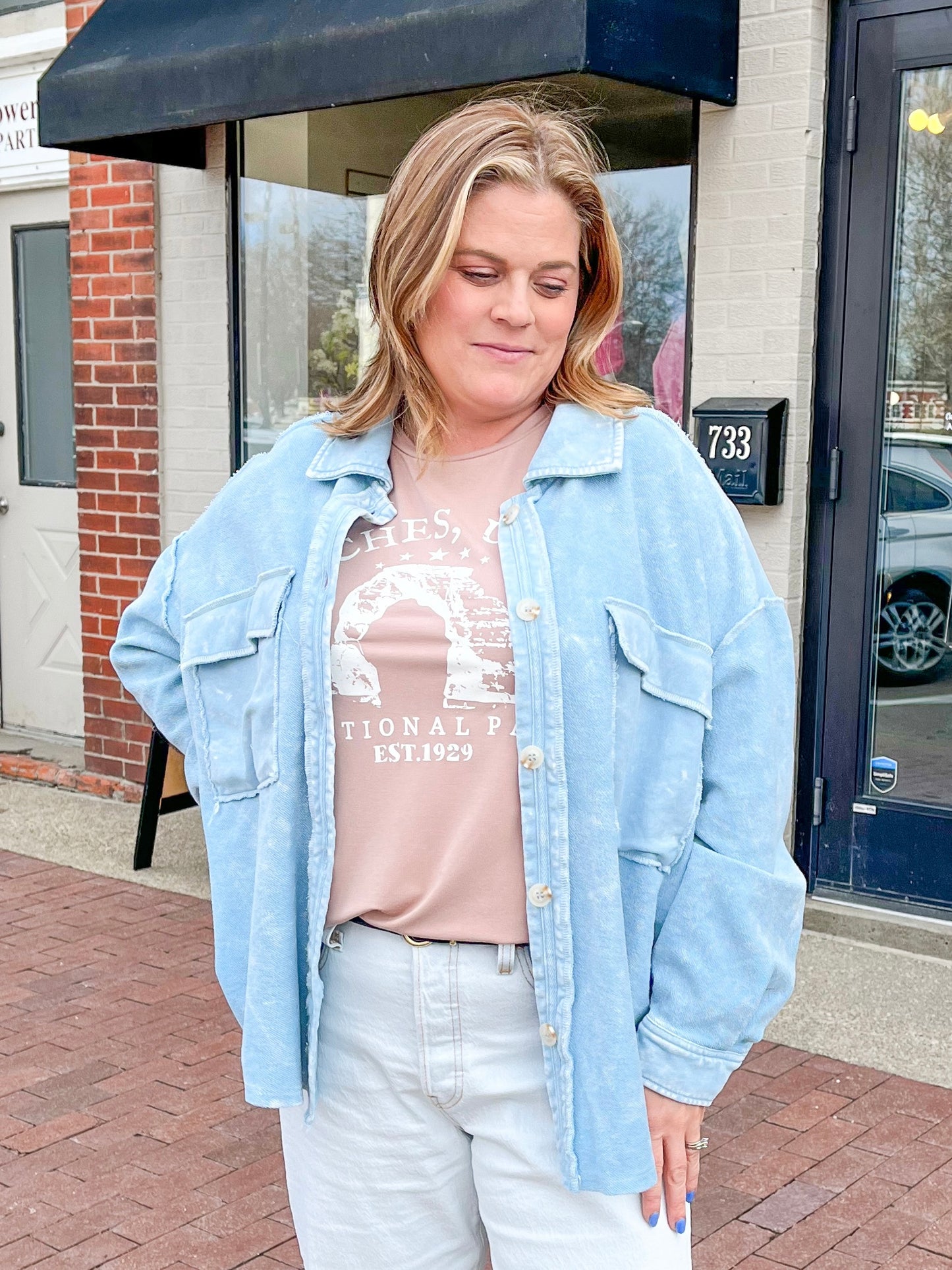 Light Mocha Arches Utah Graphic Tee