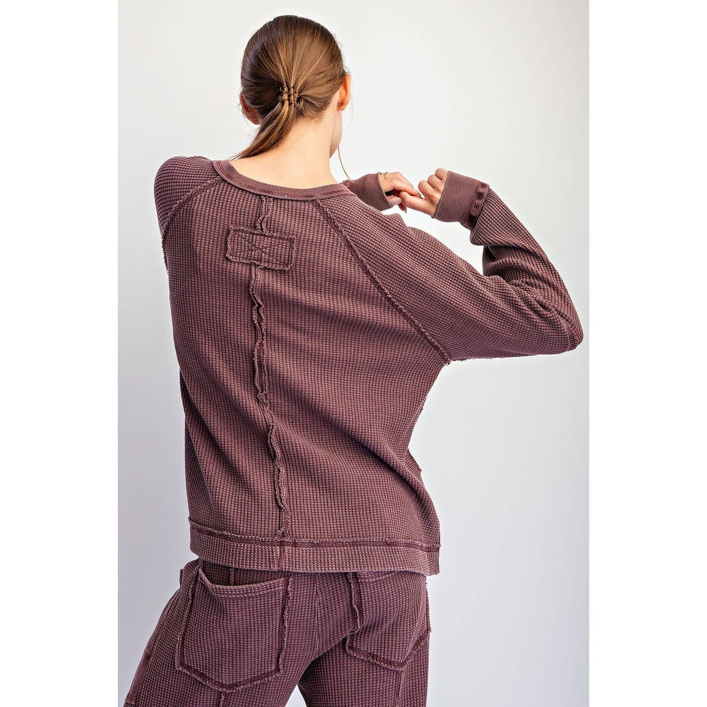 MINERAL WASHED WAFFLE RAGLAN LONG SLEEVE TOP