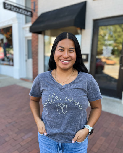 Pella Iowa Tulip V-Neck T-shirt