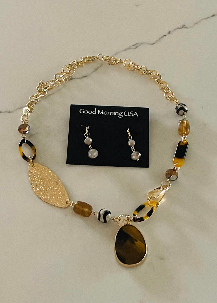 Unique Bead & Pendant Necklace