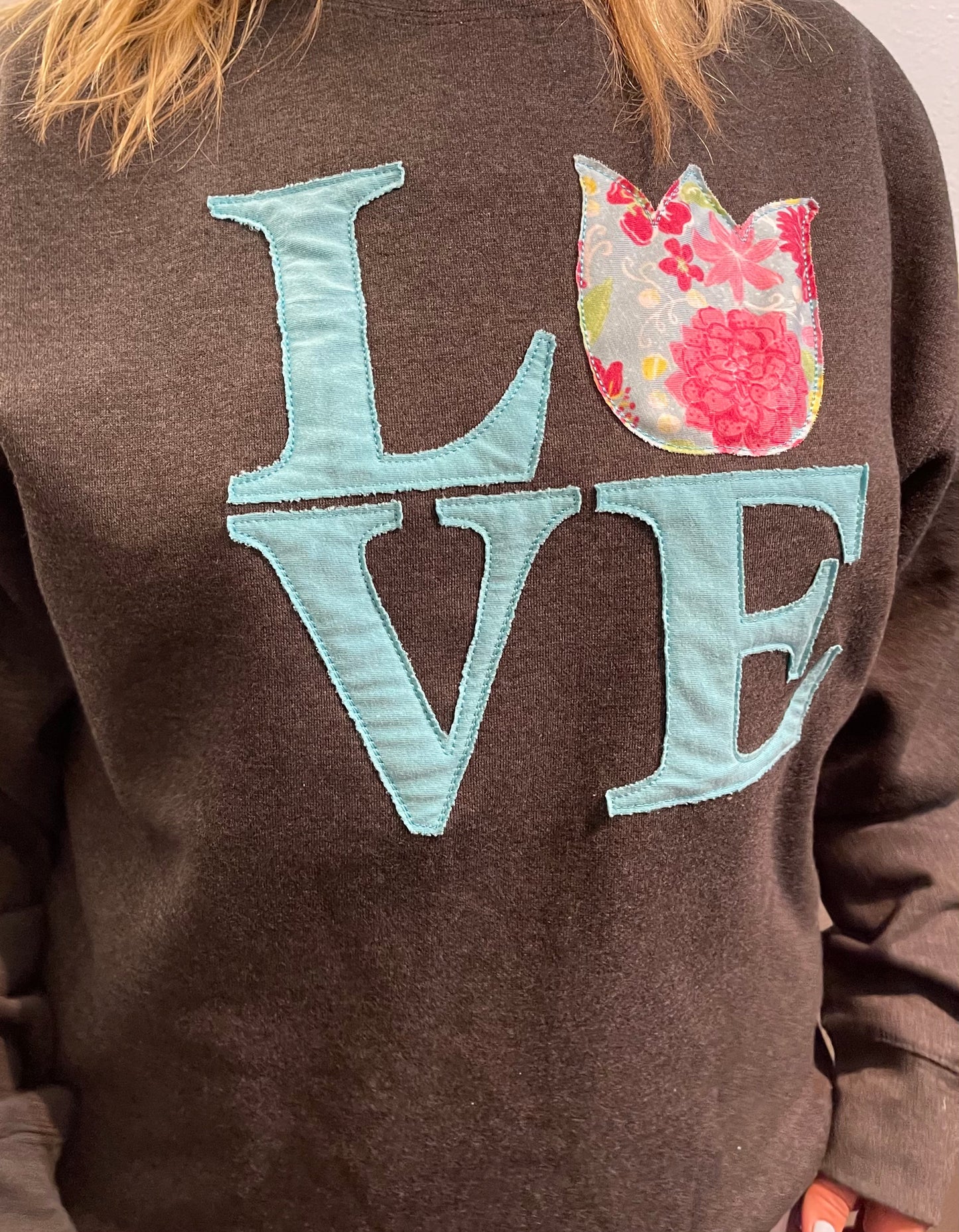 Tulip LOVE Sweatshirt- Appliqué Men's Fit